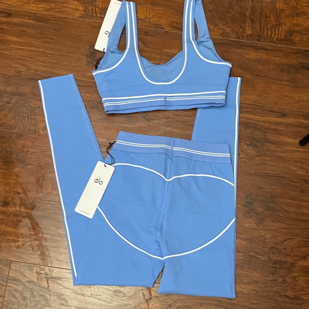 NWT alo yoga airbrush heart throb bra and legging set crystal blue size small - Picture 8 of 12
